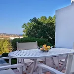 Villa Nola Traditional With Pool And Amazing Sea Views, Paro