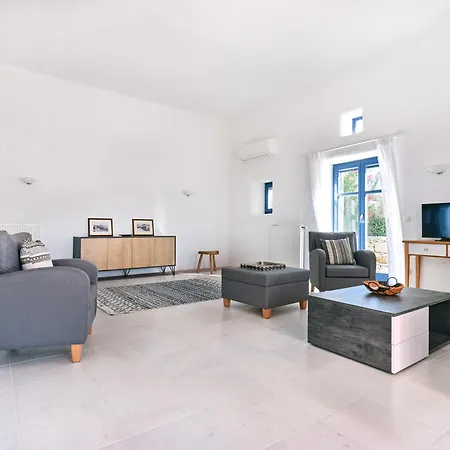 Nola Traditional With Pool And Amazing Sea Views, Villa Márpissa