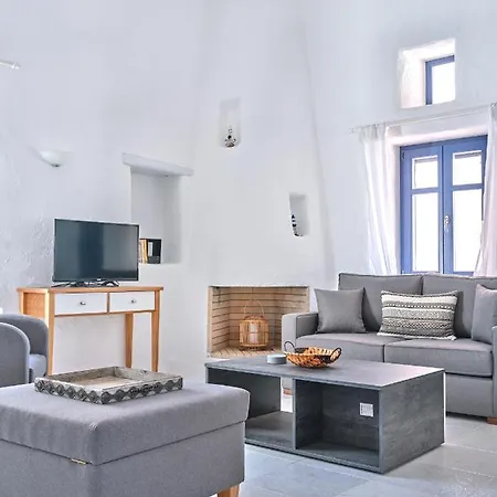 Nola Traditional With Pool And Amazing Sea Views, Villa Páros